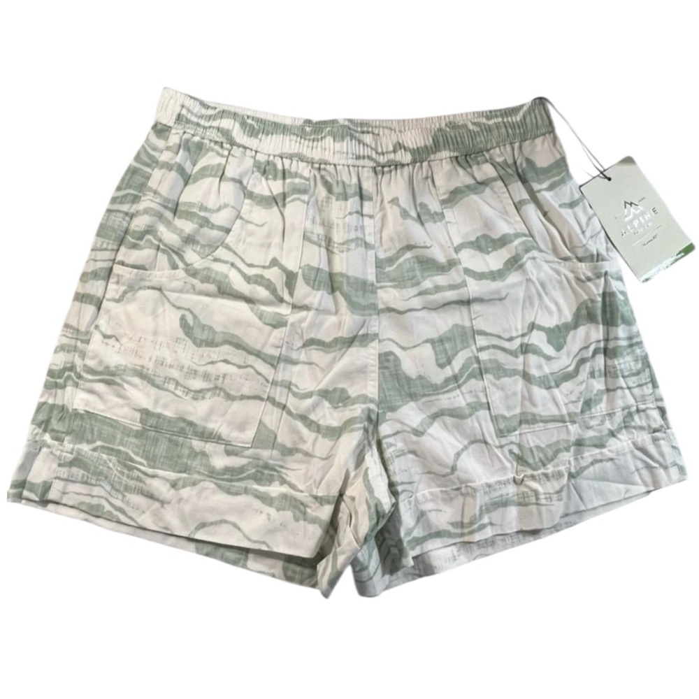 ALPINE Design shorts for Women, Color Jade Print, Size Small,‎ NWT